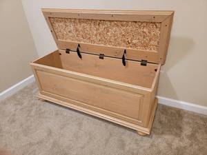 lot 17 image: Charming Blonde Oak Cedar Chest Trunk