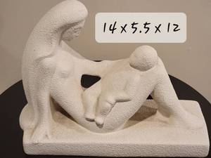 lot 70 image: Royal Haeger Textured Mother and Child Statue