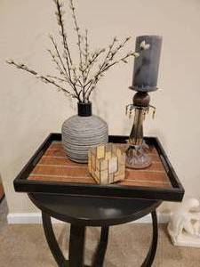 lot 31 image: Pewter and Amber Hued Decorative Accessories