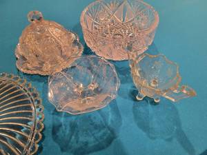 lot 37 image: Vintage Glass Hostess Serving Pieces