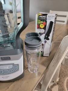 lot 40 image: Ninja Professional Blender plus Prime Cuisine Carving Knife