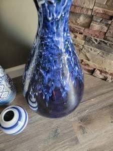 lot 104 image: Blue & White Dcor  lot of 3