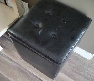 lot 16 image: Storage Cube Ottoman