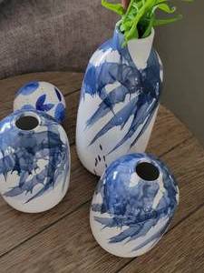 lot 106 image: Blue Brushstroke White Vase Collection