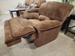 lot 4A image: Luxurious Plush Corduroy Reclining Armchair A