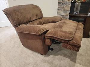 lot 4B image: Luxurious Plush Corduroy Reclining Armchair A