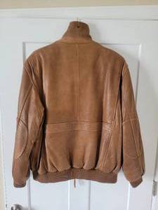 lot 27 image: Madison Creek Outfitters Mens Leather Jacket with Accessories