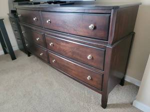 lot 22 image: Stunning Mahogany Vanity Dresser