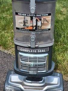 lot 82 image: Shark Vacuum Cleaner - UV540 26