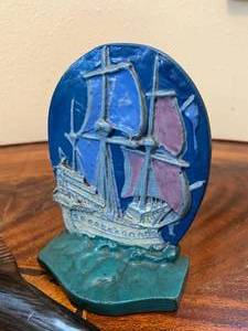 lot 82 image: Glass Fish Platter, Ship Plaque