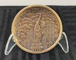 lot 50 image: Bearing Witness That We Shall Never Forget 91101 New York Medal