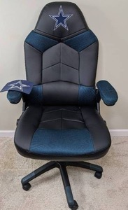 lot 12 image: NFL Dallas Cowboys Rolling Adjustable Office Chair with Matching Mousepad