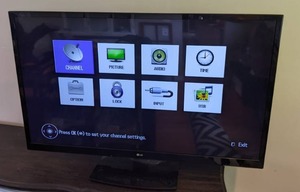 lot 9 image: LG 47 HD 1080p LED LCD TV with Remote