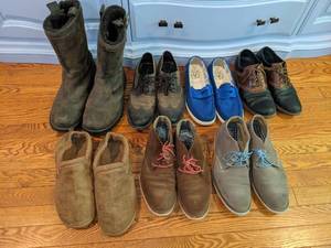 lot 125 image: Various Mens Shoes Including Uggs and GH Bass Co Sizes 9, 10 and 11
