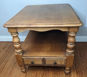 lot 110 image: Beautiful Solid Wood Side Table w Storage