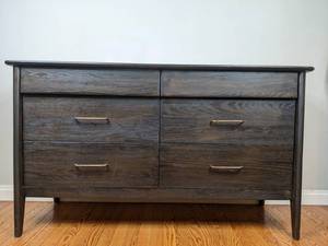 lot 51 image: Four Drawer Wood Grain Dresser
