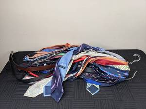lot 121 image: An Assortment of Ties and Belt
