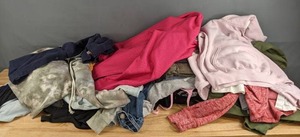 lot 101 image: Assortment of Various Sized Young WomensJuniors Clothing Nike, The North Face, American Eagle, Vineyard Vines, Etc. E