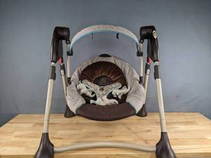 lot 83 image: Graco Slim Spaces Compact Infant Swing E