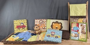 lot 98 image: Infant Bedroom Jungle Animal Themed Decor E