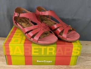 lot 73 image: NEW Womans Bare Traps Red Sandals Size 9.5M K
