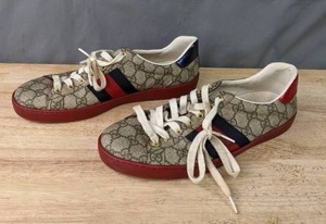 lot 22 image: Mens Gucci Low Top Shoes Size 8.5 A