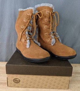lot 32 image: NEW Lamo Chestnut Bear Womens Winter Boots Size 10 K