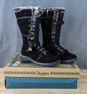 lot 51 image: NEW Sketchers Originals Womens Genuine Leather Boots, Size 10 K