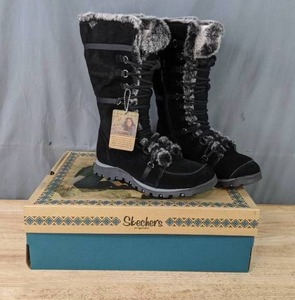 lot 31 image: NEW Womens Skecher Winter Boots Size 10 K