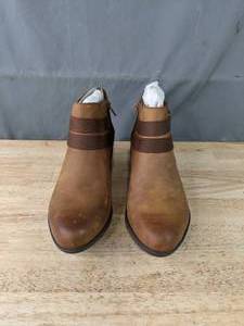 lot 56 image: NEW Clarks Womans Brown Zip Up Half Boot Size 10 K