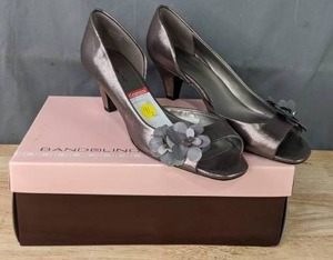 lot 72 image: NEW Bandolino Womans Open Toed Pumps Size 9.5M K