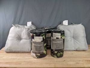 lot 138 image: Set of Four Grey Chair Pads, Innovative Textile Solutions Furniture Protectors for Sofa and Chair  K
