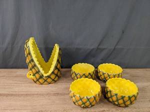 lot 145 image: Pineapple Alligator Head Serving Bowl and Set of Four Pineapple Serving Bowls   K