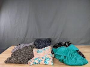 lot 170A image: NEW Womens Pants and Tops K