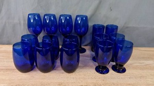 lot 120 image: Lot of 16 Blue Glass Drinkware Wine Glasses, Stemless Wine, Goblet, Tall Drinking K
