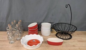 lot 122 image: Lot of 18 Kitchen Essentials Ramekins, Ceramic Pie Dish, Fruit Basket and More, Many New K