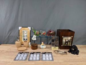 lot 153 image: Self-Adhesive Hooks, Bathroom AccessoriesDecor, Ring & Trinket Boxes, Shower Curtain Rings, Unique Elephant Over the Door Hooks, and More K