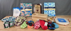 lot 150 image: Miscellaneous Home Items - Dish Drying Mats, Small Cutting Boards, Bottle Koozies, and More  K