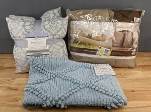 lot 145A image: NEW Diamond Handloom Bath Rug, Huntington Home 2-Pack Decorative Pillows and Relax Twin Comforter K