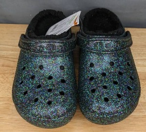lot 38 image: NEW Crocs Classic Glitter Lined Clog (M-5, W-7)  A