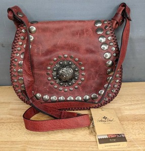 lot 23 image: NEW Patricia Nash Italian Red Leather Purse  A