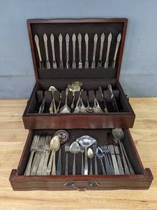 lot 186 image: Reed & Barton Flatware Storage Box with Various Types of Silverware B
