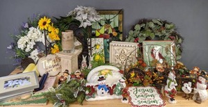 lot 190 image: Lovely Home Decor Christmas, Easter, Thanksgiving, Floral, Stained Glass, Wall Hangings and More B