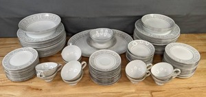 lot 177 image: Vintage 88 Piece Imperial China Whitney Set B