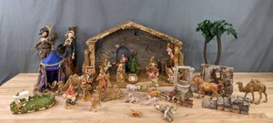 lot 175 image: Vintage Nativity Scene, Thanksgiving Pilgrim Candle Holders, and More B