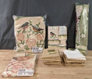 lot 193 image: Mallory Lane Birds and Blooms Bathroom Set & More 