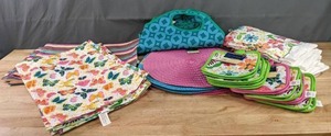 lot 198 image: NEW Kitchen Decor Canvas Tote, Placemats, Potholders, & Dish Towels K