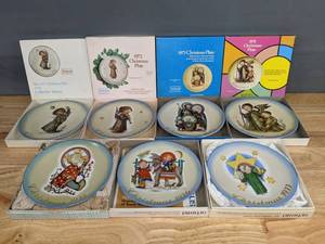lot 243 image: Collection of (7) Schmid Hummel Christmas Plates 1971-1977 D