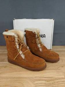 lot 38A image: NEW Womens Minnetonka Moccasin Juniper Sheepskin Boot Brown Size 9 W