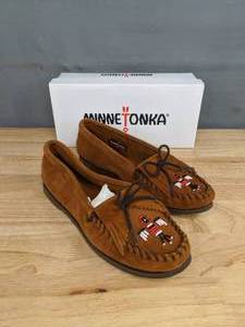 lot 26A image: NEW Womens Minnetonka Moccasin Thunderbird Boat Moc Brown Size 9 W